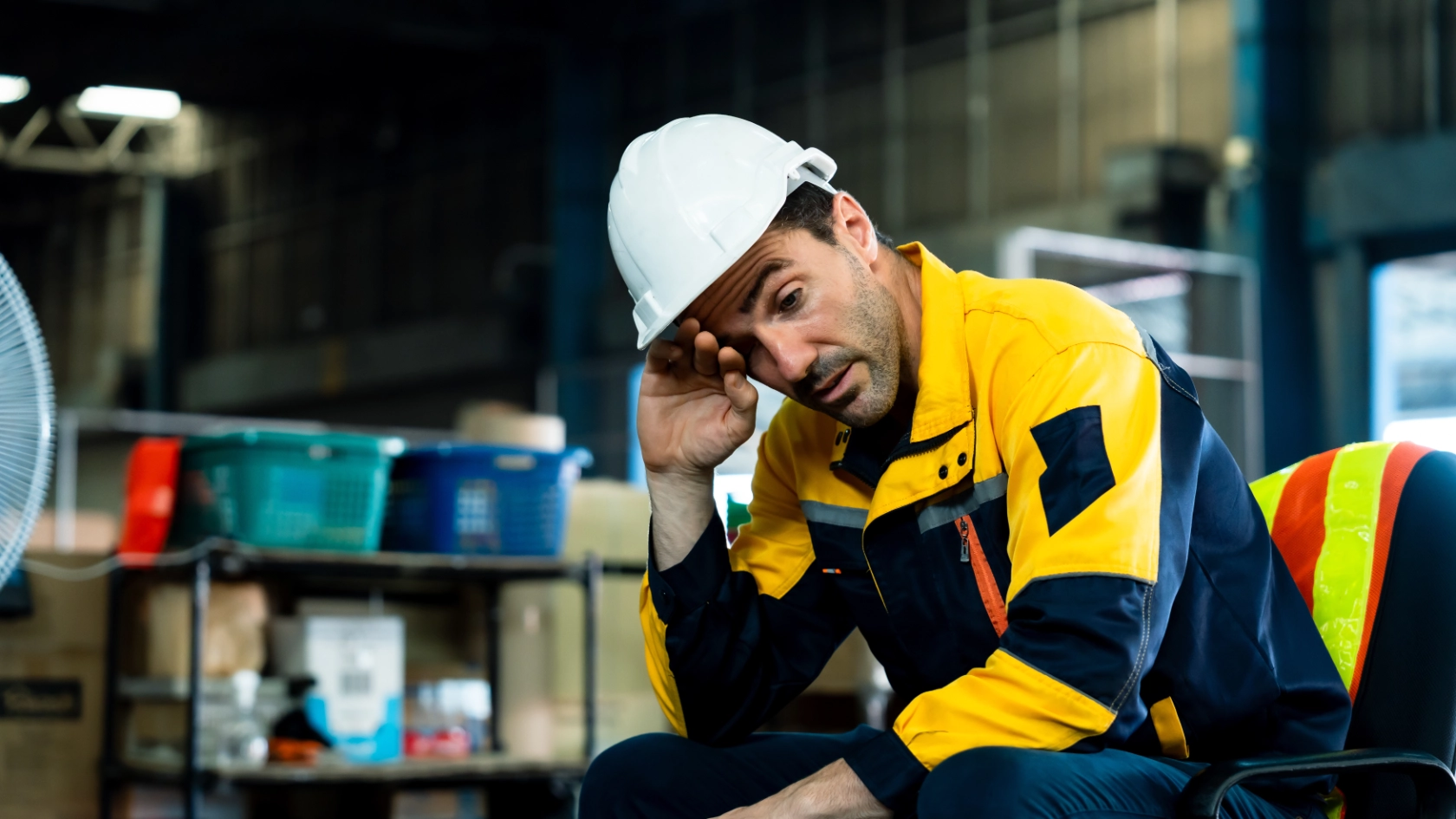 Arbeiter mit Schutzhelm