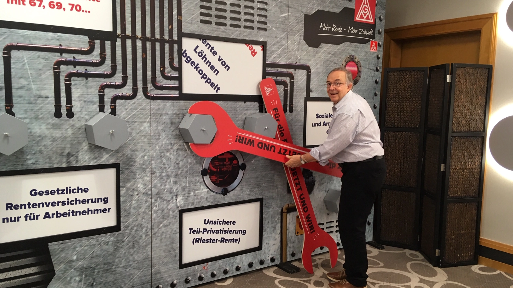 IG Metall-Aktion vor dem Tagungsort einer Anhörung der Rentenkommission der Bundesregierung.