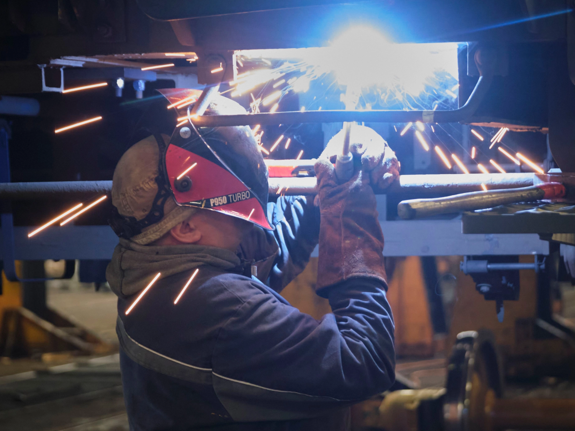 Benutzung eines elektrischen Lichtbogenschweissgerätes bei BWR Waggonreparatur GmbH in Rastatt