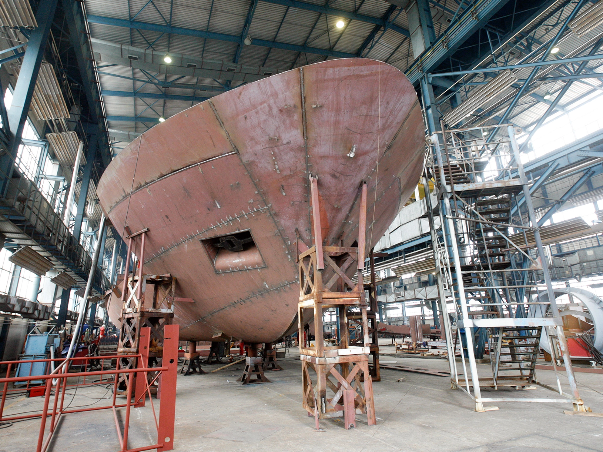 Schiff in einer Werft