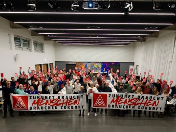 IG Metall Ostalb zeigt die rote Karte